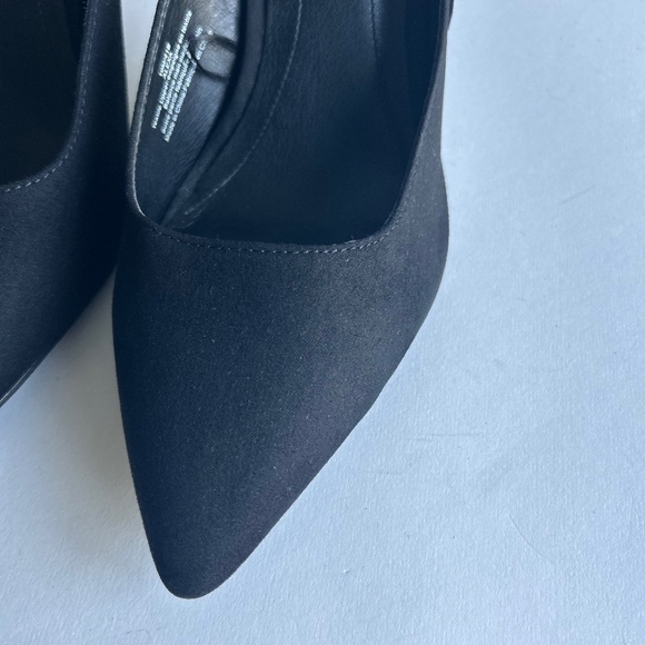 Andrew Marc Alexa Black Fabric Point Toe Plastic Heels size 10 - Picture 8 of 14